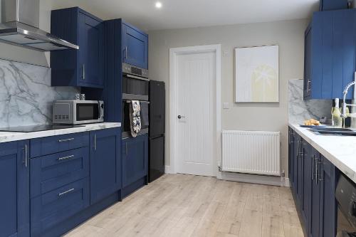 virtuve, Perfect Booking 4 Bed Home in Aberdare in Aberaman