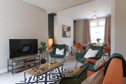 Koplietošanas atpūtas telpa ar TV, Perfect Booking 4 Bed Home in Aberdare in Aberaman