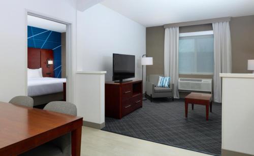 Comfort Suites Springfield RiverBend Medical - image 22