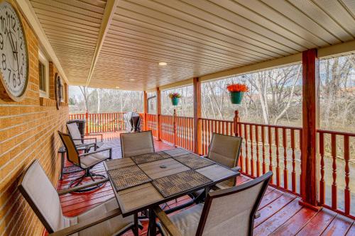 Bristol Retreat with Creek Access 2 Mi to Dtwn in Bristol, USA