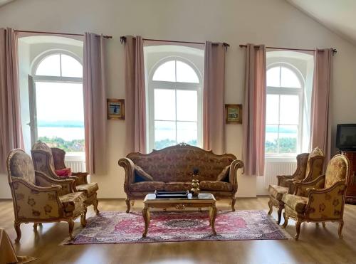 設施, 10-Minute Walk to Lake Balaton - Exclusive Castle in 鮑洛托瑙考利