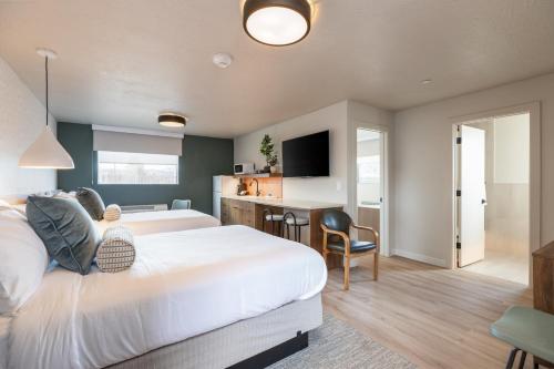 Adobe Sands Motel - image 19