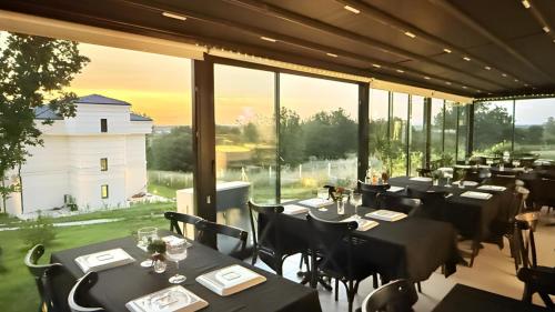 Restorāns, The Reference Club Restaurant & Referans Konaklama in Çeşmekolu