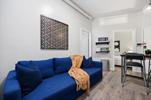 2BR Great Location Short Walk to Times Square in New York, USA