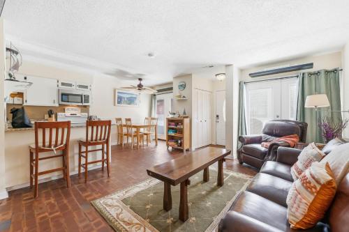Maggie's Midtown Pet Friendly Condo Walk to Beach – khách sạn tại Khu Vuc San Bay