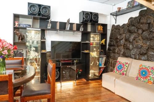 Cozy House Near Mean Square - free Airport Pickup