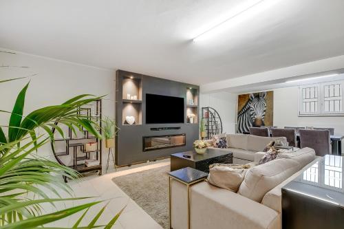 Il Silenzio House- Manerba del Garda Villa with Garden - Happy Rentals