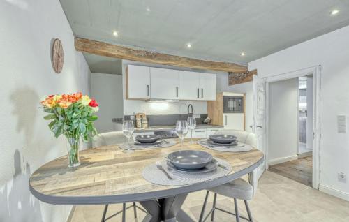 virtuve, Cozy Apartment In Irrhausen With Wifi in Irrhausen