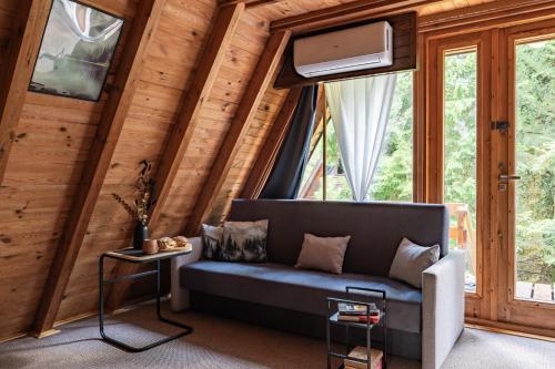 2 bedrooms, 7 beds