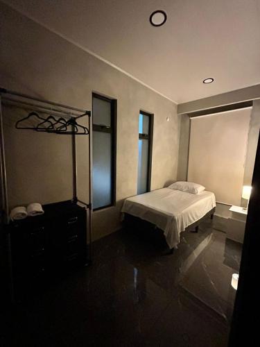Habitación en Casa Moderna (Habitacion en Casa Moderna) in San Gerardo