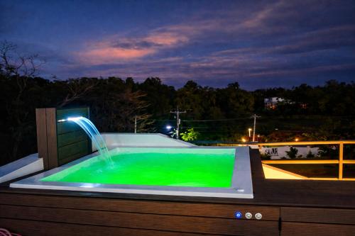 Úszómedence, Modern 3 Bedroom Penthouse Apartment with Free Parking - 6 in Playa Dorada