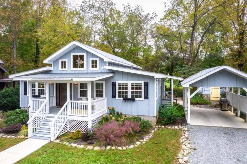 Creekside Quarters - Modern Farmhouse with Deep Creek your Backyard Oasis in Bryson City, USA