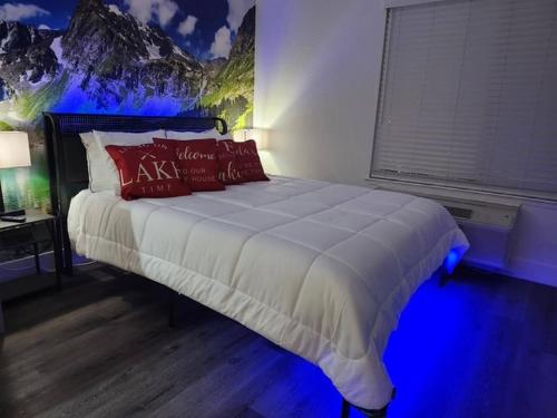 Near Airport, Hospital, Midtown, 58 TV - Apt 255