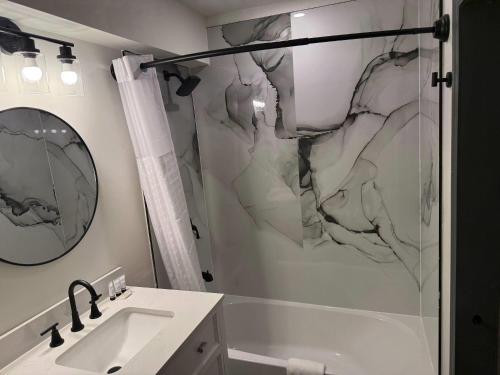 Econo Lodge Albany - image 19