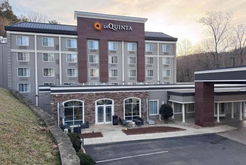 Country Inn & Suites by Radisson Asheville Downtown Tunnel Road in Asheville, USA