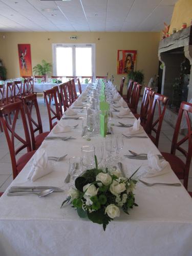 Restaurant, Hotel Le Colombier in Larche