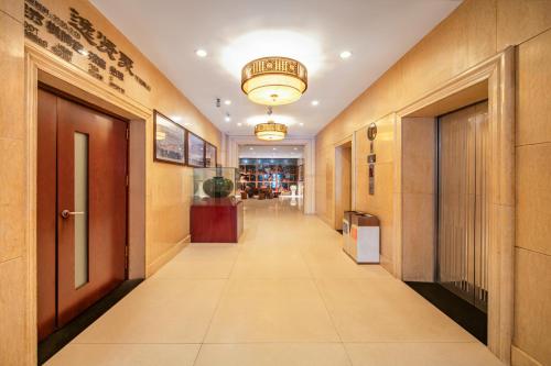 Eagle City Xindi Hotel in Erqi