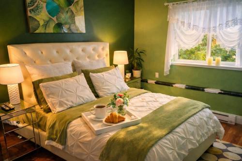 Family Home - Suite in North Vancouver, Canada