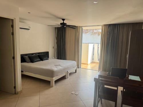 Calm Retreat Near Quinta Avenida & the Beach