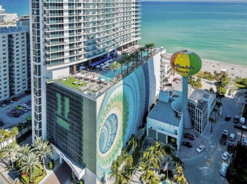 Zen 2-Bedroom Ocean View at Lyfe Resort in Hollywood, USA