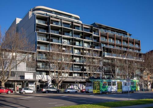Exterior view of Modern Quiet 1 & 2 Bed Apt Opposite Albert Park