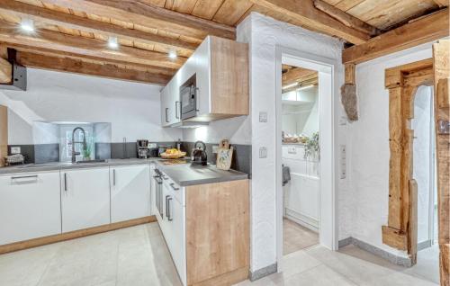virtuve, 2 Bedroom Beautiful Apartment In Irrhausen in Irrhausen