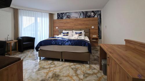 3 bedrooms, 6 beds