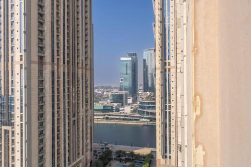 Free Housekeeping Visits During Your Stay - StayShort - Cozy 1BR Haven in Business Bay Sleeps 2 - image 4