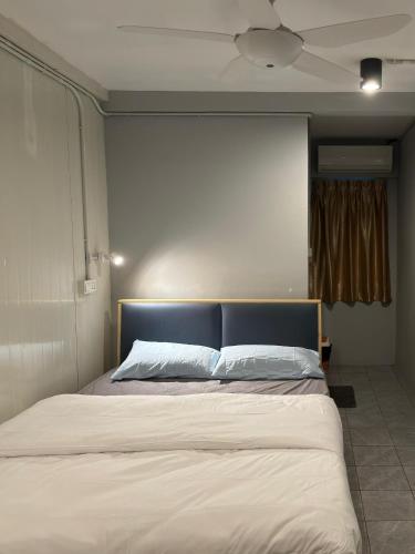 5 Minutes Away Airport Lodge in Kepayan