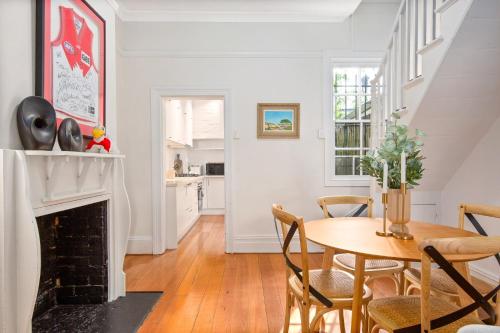 Spacious Redfern Retreat with Private Courtyard & Workspace - main image