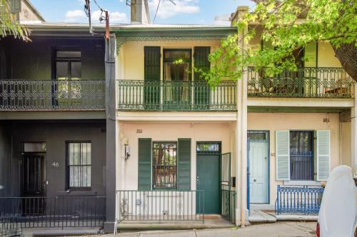 Stylish 2-Bed House with Private Courtyard in Waterloo
