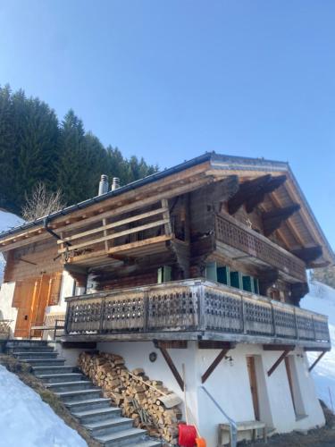 Boutique Chalet Panoramic Views Hot Tub in 萊塞派