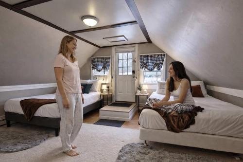 2 Queens 10 Min to Mountains Bridgewater Inn in Bridgewater, USA