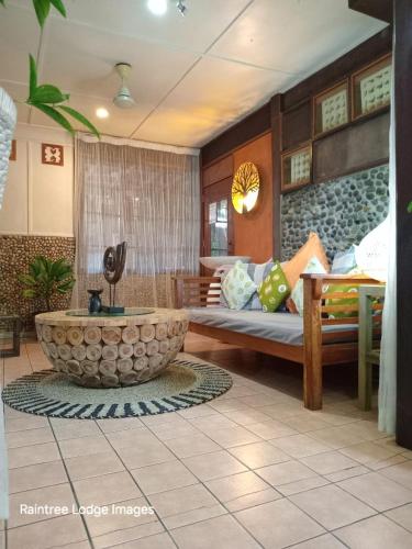 Raintree Lodge in พอร์ตมอร์สบี