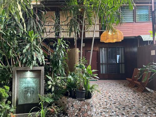 Raintree Lodge in พอร์ตมอร์สบี