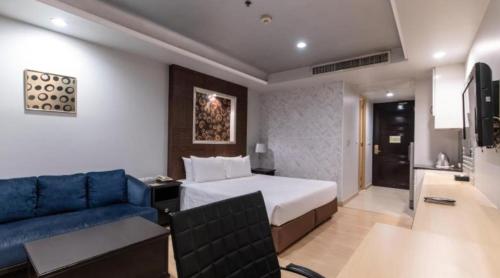 room detail thumbnail 1