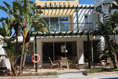 Twin Palm Villa – khách sạn tại Perivolia