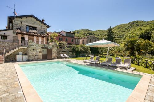  Villa with private pool Fivizzano 9 by VacaVilla in Terenzano