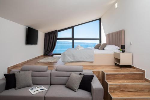 Residence Number XI - Beachfront Luxury Apartments with Pool 3