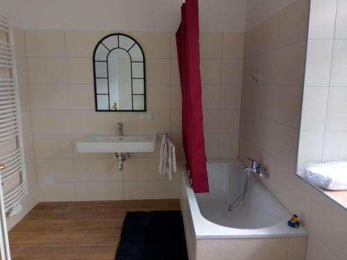 Railway cottage in Dürnstein (Railway cottage in Durnstein) in Durnstein