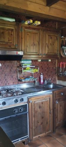 virtuve, Chalet La Cabrette avec Jardin in La Riviere-Enverse (Rhone-Alpes)