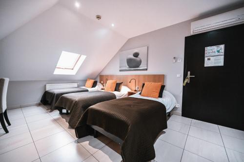 3 twin beds