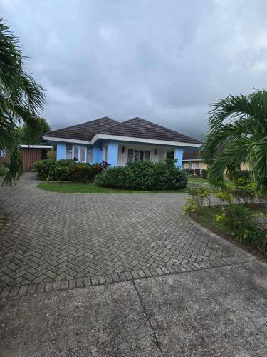 PaPaya Villa - Coolshade - Richmond Estate - Pool Access in Plantation Village