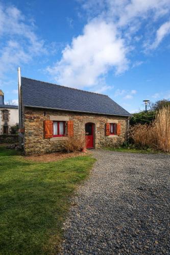 Charmant cottage en pierre cosy et authentique in Laz
