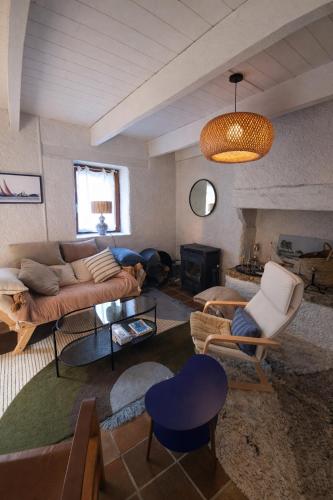 Charmant cottage en pierre cosy et authentique in Laz