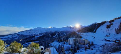 Studio avec balcon et vue exceptionnelle au Super-Sauze - skis aux pieds