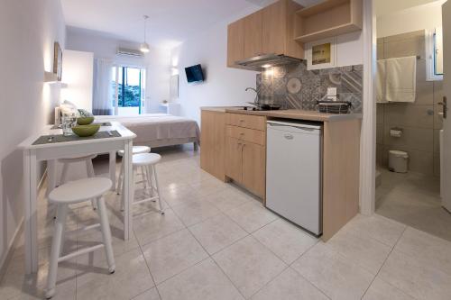 Gaia lux inn in Milos Island