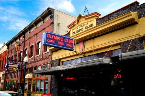 McMenamins Olympic Club - 숙소 외관