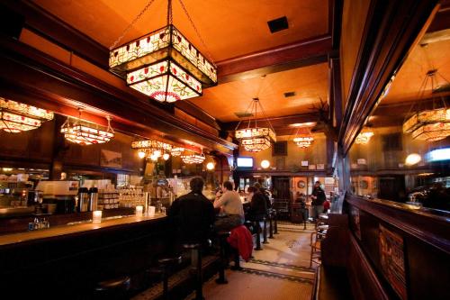 McMenamins Olympic Club - 바/라운지