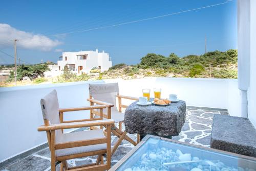Gaia lux inn in Milos Island